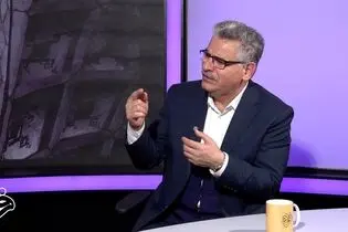 هیچ‌کس در ایران خائن و وطن فروش نیست/ در جامعه توسعه‌یافته فقط ۱۶ تا ۱۷ درصد مردم درگیر سیاست‌اند/ اگر ۵۰ درصد جامعه درگیر سیاست باشند، باید به ویروس سیاست مشکوک شد/سرنوشت ما را دو عامل تعیین می‌کنند؛ ژنتیک و سیاستمداران