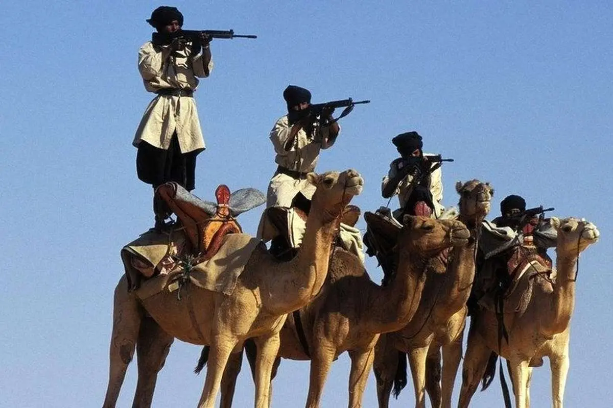 ببینید؛ عمامه‌به‌سرهای شترسوار در خط مقدم نبرد با جهادی‌ها