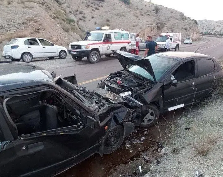 تصادف زنجیره‌ای در اتوبان تهران–قم، حوالی فرودگاه امام/ ۱۱ نفر مصدوم شدند
