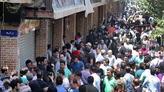 اعتراض بازاریان به نوسانات شدید ارزی

