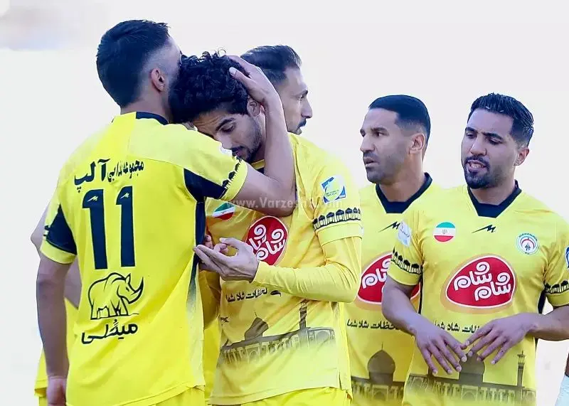 فجر در خدمت سپاهان و استقلال!