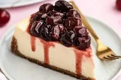 چیزکیک آلبالو کافه‌ای، دسر خوشمزه و خوشرنگ تابستان! 

