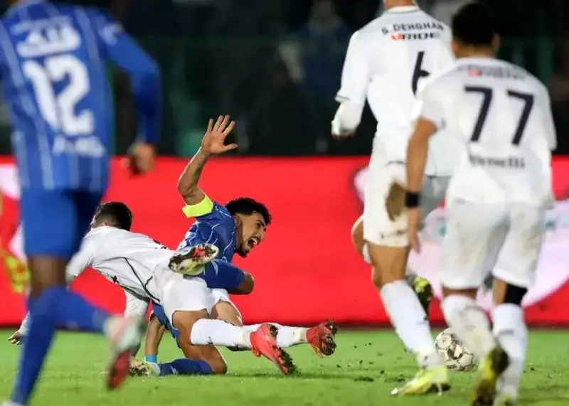 علیرضا فغانی پنالتی استقلال را رد کرد!

