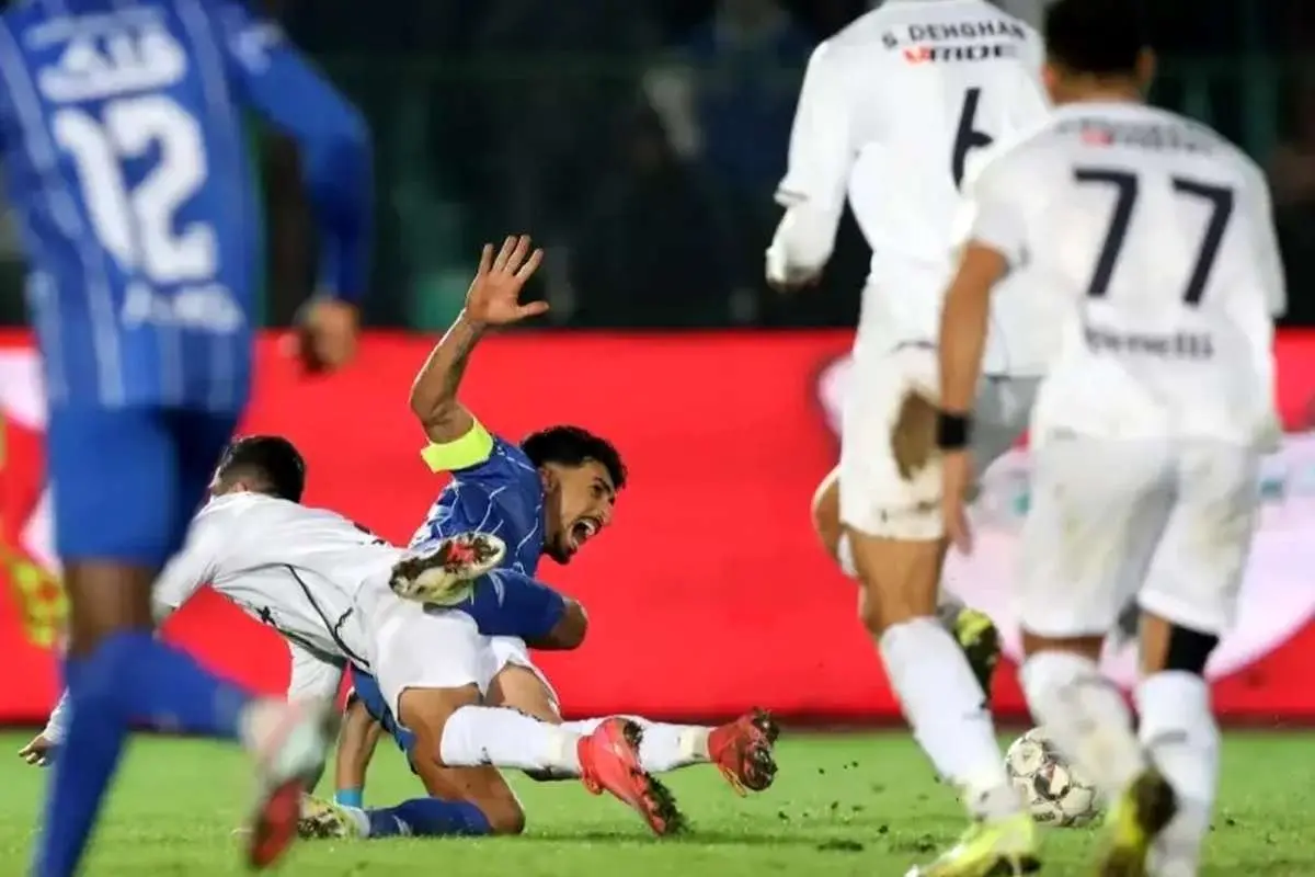 علیرضا فغانی پنالتی استقلال را رد کرد!

