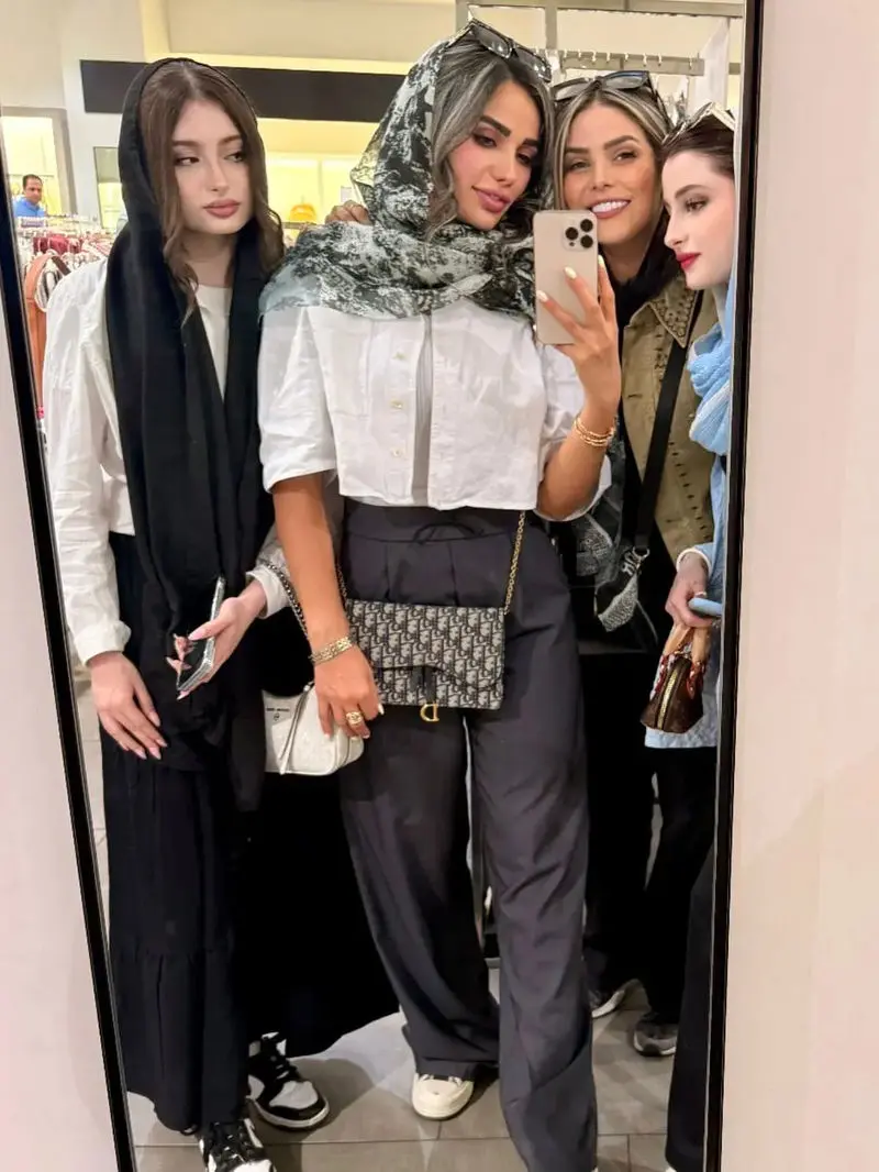 سارا و نیکا فرقانی 