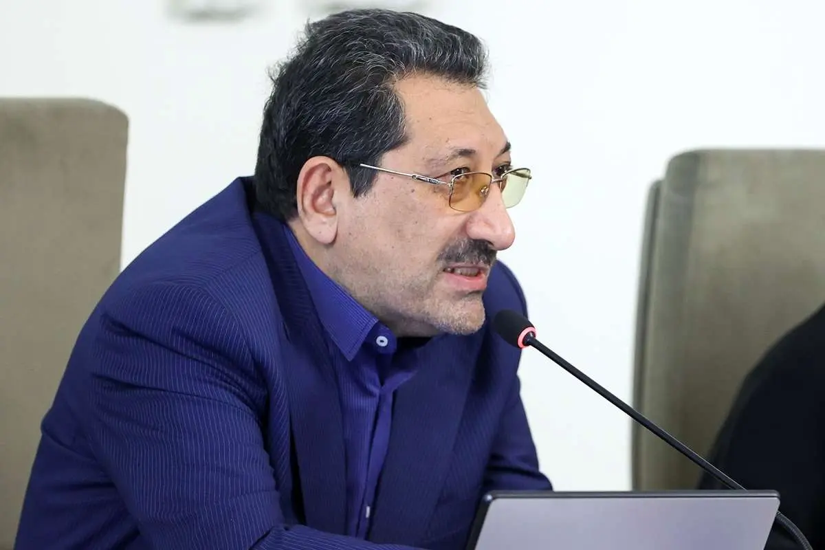 وزیر صمت: دولت سهام خودروسازان را واگذار می‌کند
