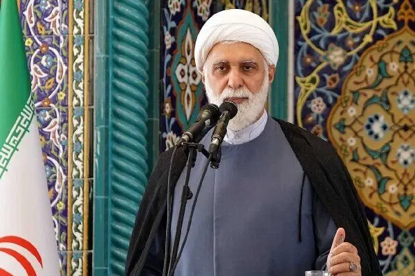 امام جمعه کیش: درآمدهای مالیاتی باید در مناطق کسب‌شده هزینه شود
