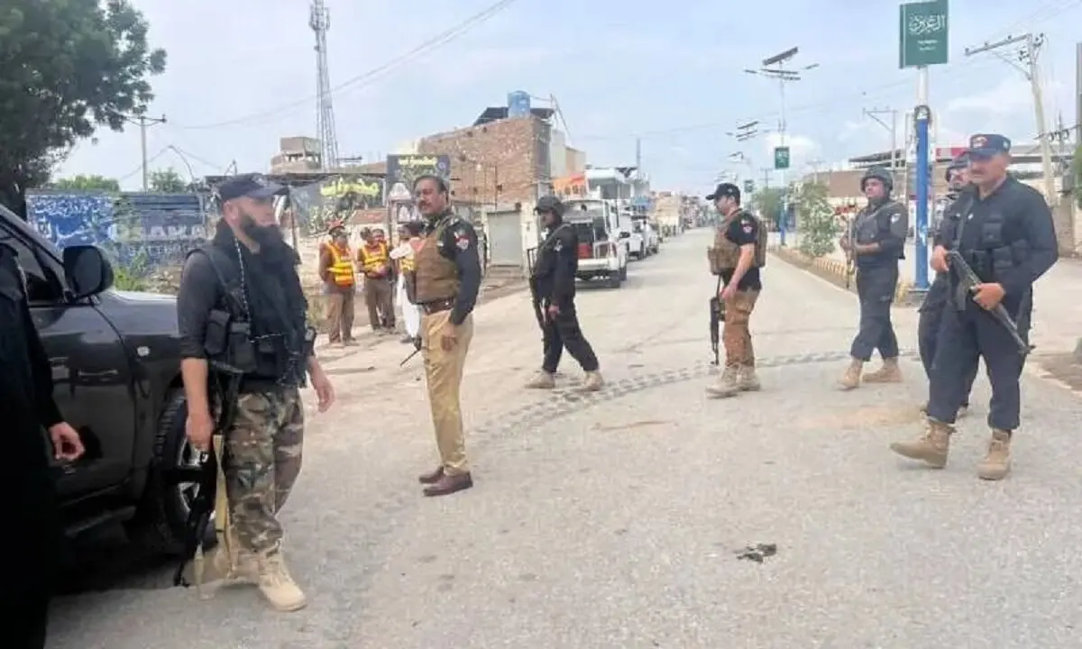 انفجار ۲ بمب در شمال غرب پاکستان جان ۷ غیر نظامی را گرفت/ چند نفر زخمی شدند