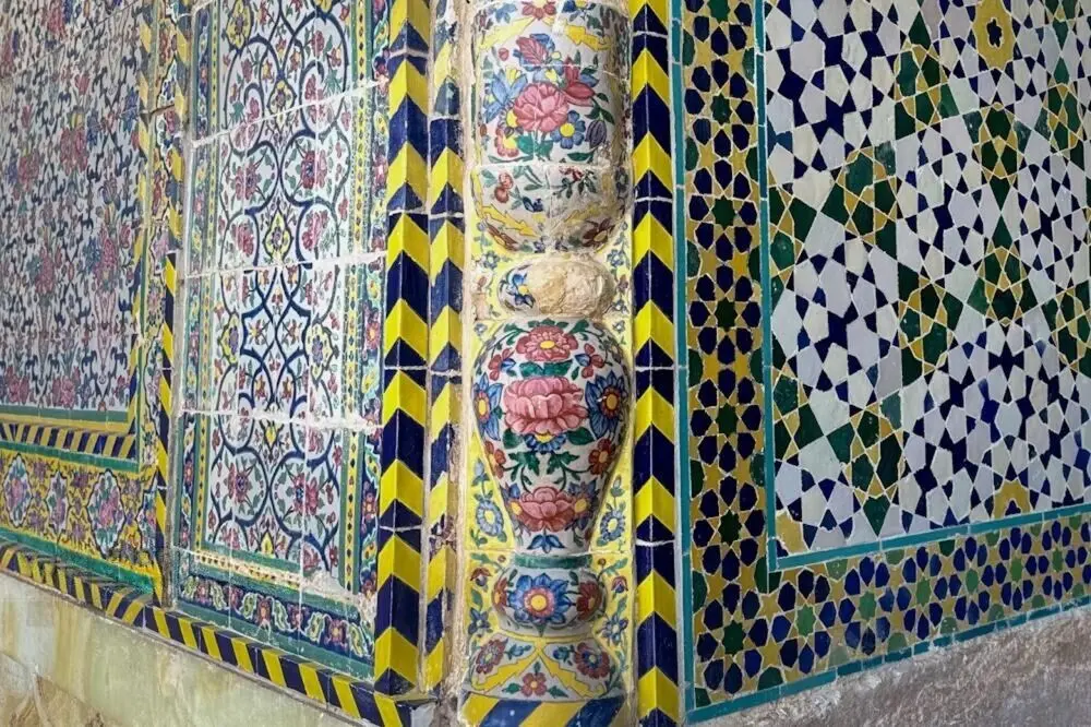 تصاویر؛ بازگشت کاشی‌های هفت‌رنگ به مسجد وکیل شیراز