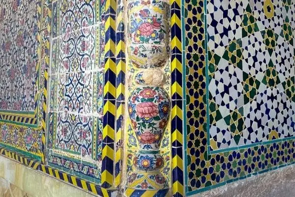 تصاویر؛ بازگشت کاشی‌های هفت‌رنگ به مسجد وکیل شیراز