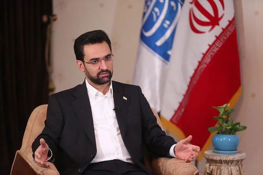 آذری جهرمی: بازی سیاسی را کنار بگذارید و ترمز افزایش نرخ ارز را بکشید!
