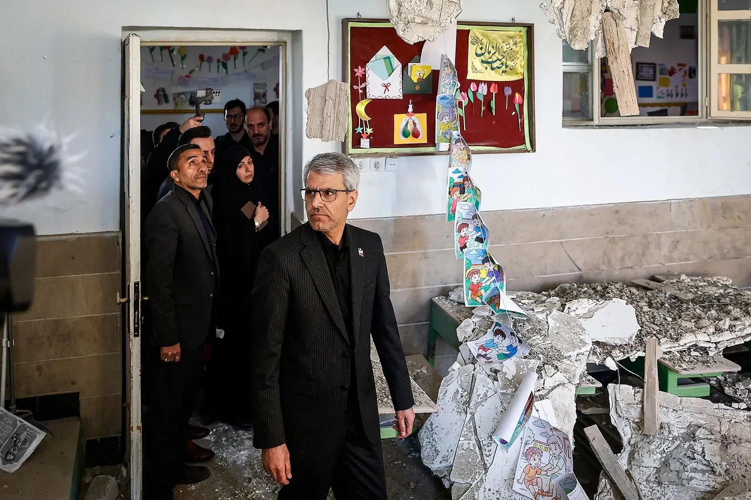 تصاویر؛ نشست خبری سخنگوی وزارت امور خارجه در دبستان آسیب دیده