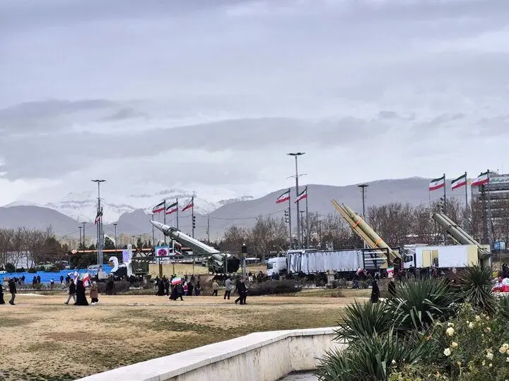 نمایش انواع موشک در میدان آزادی 