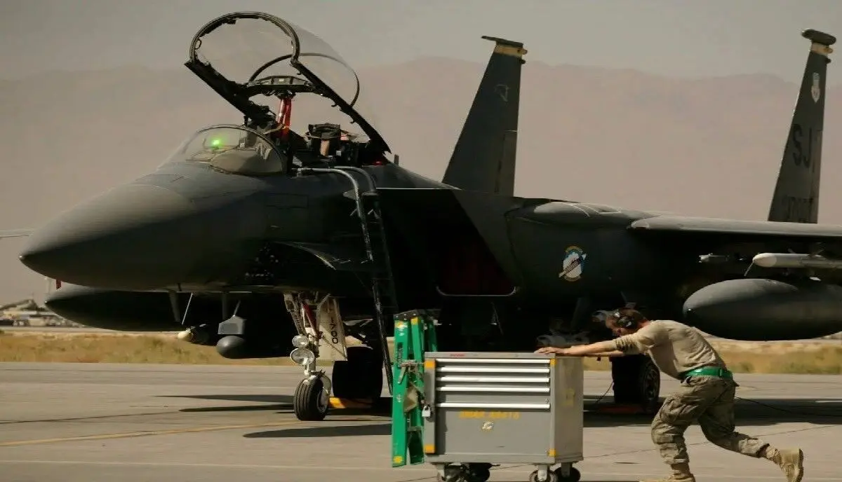 سی‌ بی‌ اس: سرنشینان بالگرد آمریکایی در علمیات نجات جنگنده اف- ۱۵ای زخمی شدند 