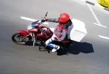 مسافران بی‌پناه باد؛ روایتی  از زندگی و مشکلات پیک‌های موتوری در تهران
