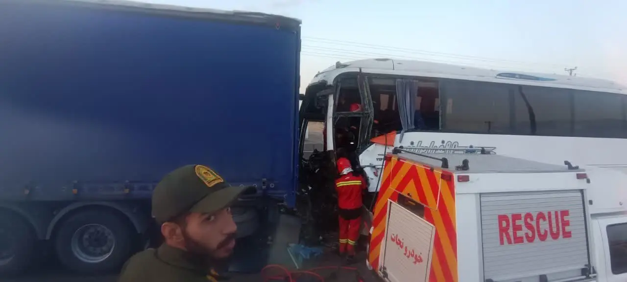 تصادف مرگبار اتوبوس تهران - شاهرود با تریلی