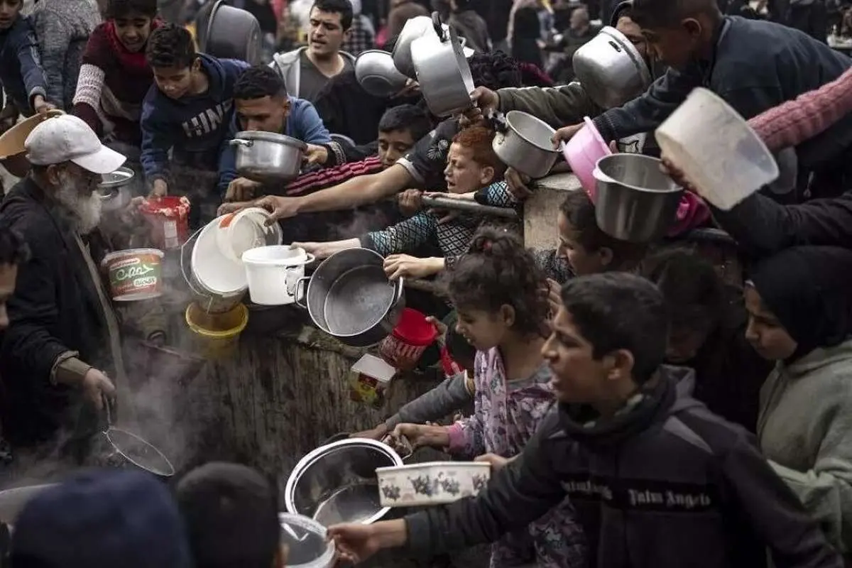 مرگ پیرمرد گرسنه فلسطینی در صف غذا
