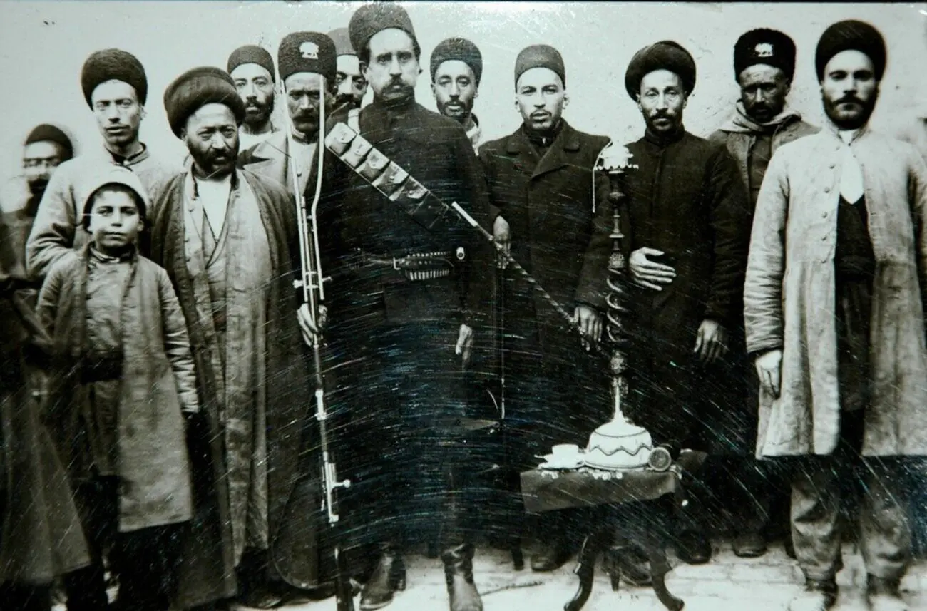 چرا ستارخان در شهر ری به خاک سپرده شد؟