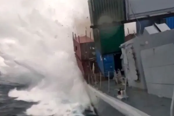 انهدام یک کشتی در جریان رزمایش ناتو