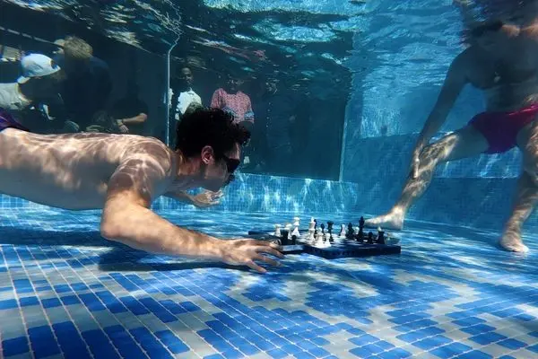 ببینید؛ رقابت‌های «شطرنج زیر آب» در آفریقای جنوبی 