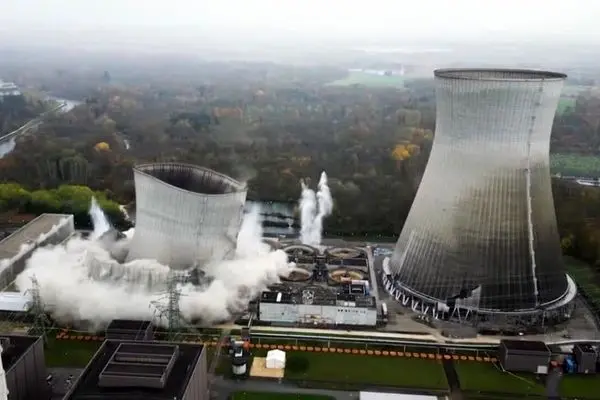 انفجار مهندسی‌شده برج ۱۱۷ متری نیروگاه زغال‌سنگ