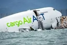 سقوط هواپیمای بوئینگ در دریا؛ دو نفر کشته شدند 