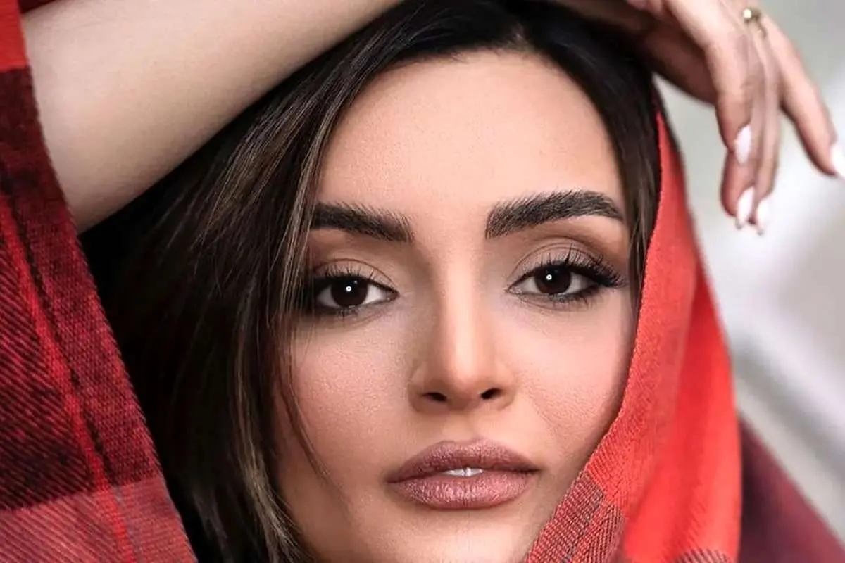 استایل پاییزی نیلوفر پارسا بازیگر سریال آوای باران