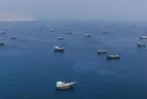 زمین فوتبال شگفت‌انگیز در نزدیکی تنگه هرمز