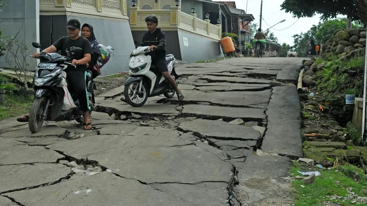 تصاویر؛ رانش ویرانگر زمین در اندونزی  