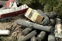 ببینید؛ قطار حامل مواد خطرناک در تگزاس از ریل خارج شد