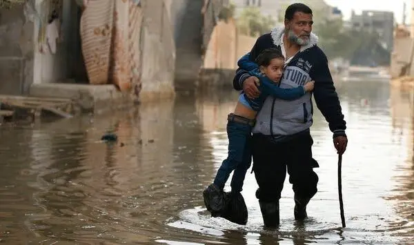 سیل یک جوان فلسطینی را با خود برد