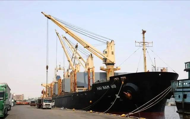 فعالیت بندر شهید باهنر بندرعباس از سر گرفته شد