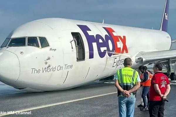 فرود اضطراری هواپیمای مسافربری لحظاتی پس از تیک‌آف