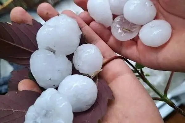 بارش تگرگ‌های غول‌پیکر در فرانسه