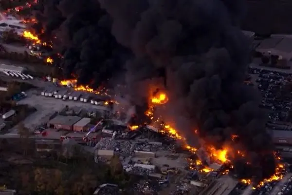 ببینید؛ جهنمی که سقوط هواپیمای باری برپا کرد