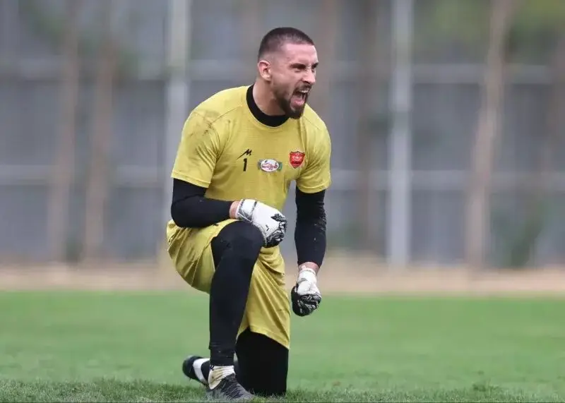 درب خروج مقابل ستاره محجوب پرسپولیسی‌ها