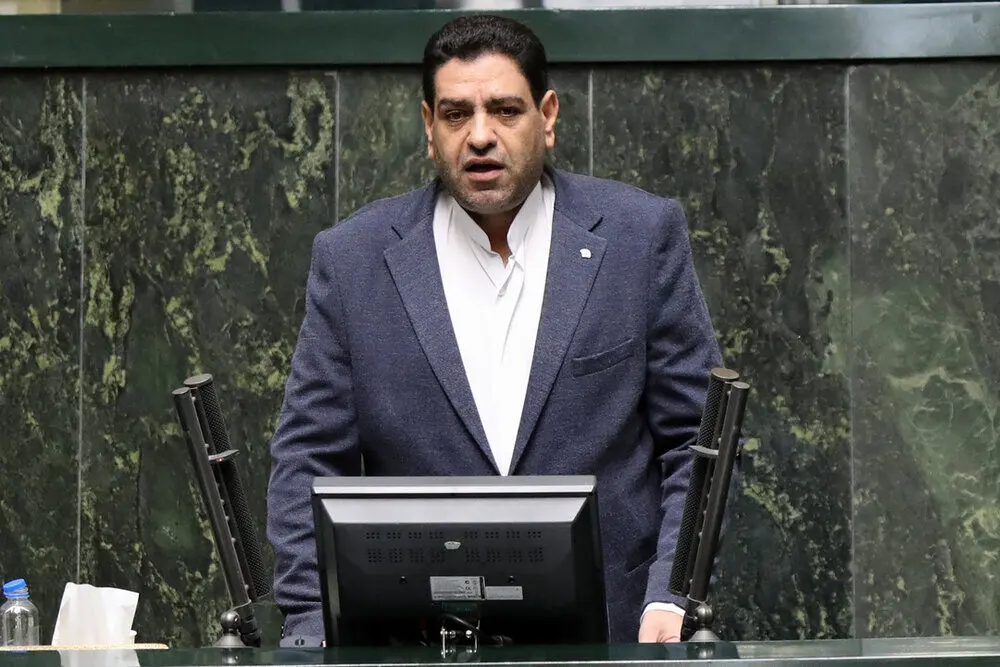 احمد بیگدلی: حذف سه دهک بالا عادلانه نیست/ آن‌ها هم حق دارند سهمی از درآمد نفتی داشته باشند