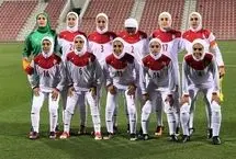 سلام نظامی اعضای تیم ملی فوتبال زنان ایران قبل از بازی با استرالیا 