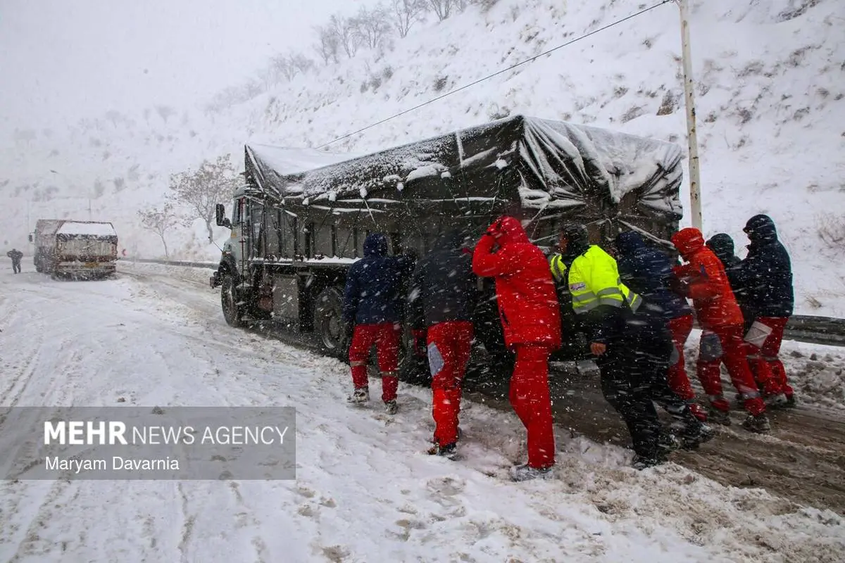تصاویر؛ گیر کردن خودروها در گردنه برفی امین‌الله بجنورد 7