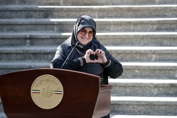 عکس؛ ژست قلبی فاطمه مهاجرانی پربازدید شد