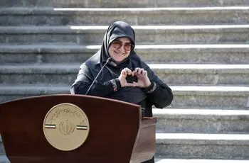 ویدیو؛ ماجرای قلب نشان دادن سخنگوی دولت چه بود؟