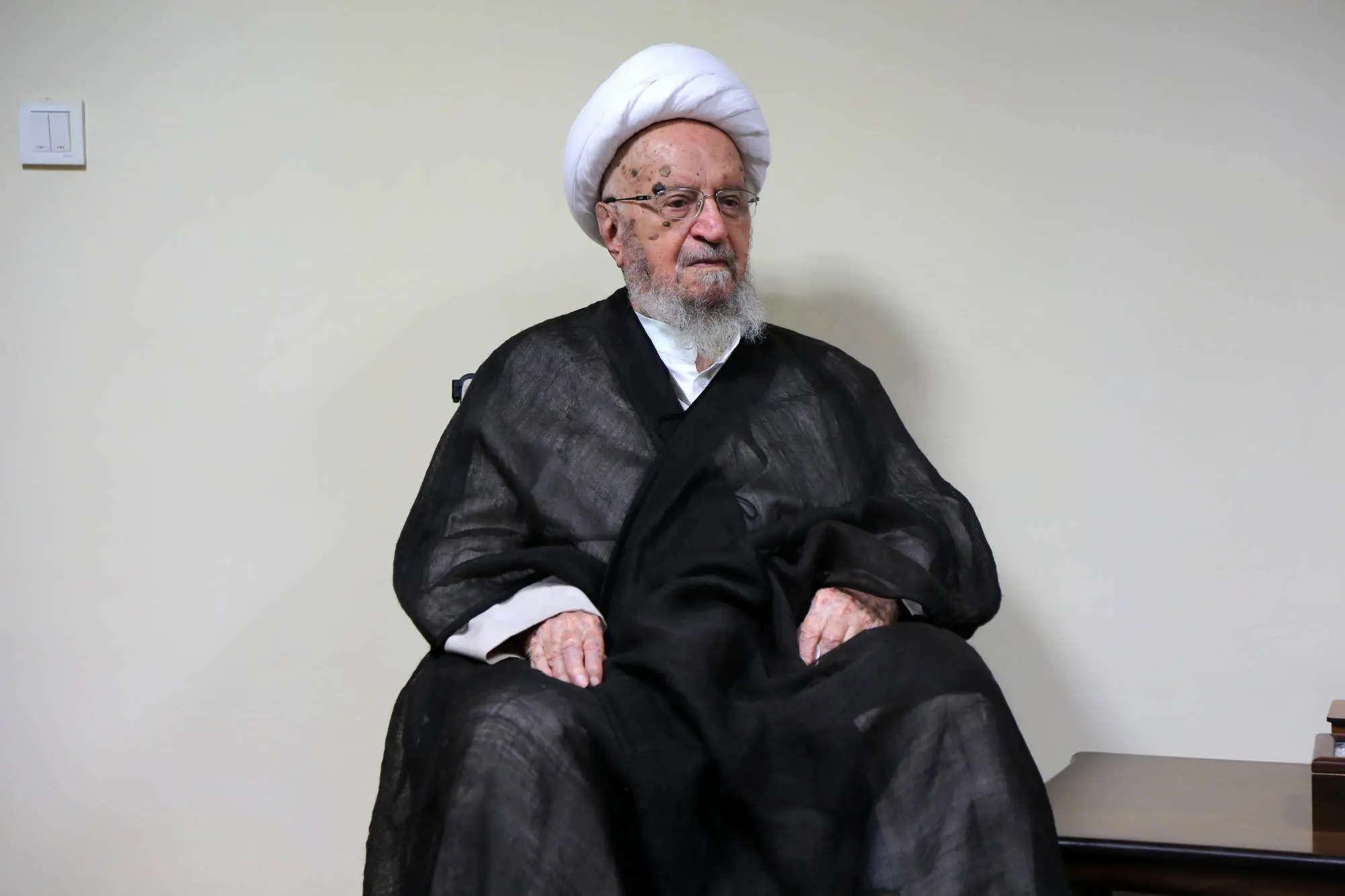 نظر آیت‌الله مکارم شیرازی درباره گرفتن وام برای سفر اربعین
