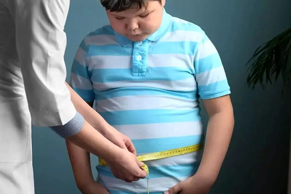 شیب افزایشی چاقی در ۶ تا ۱۸ ساله‌ها/ مصرف قند و نوشابه در کشور بالاتر از حد مجاز
