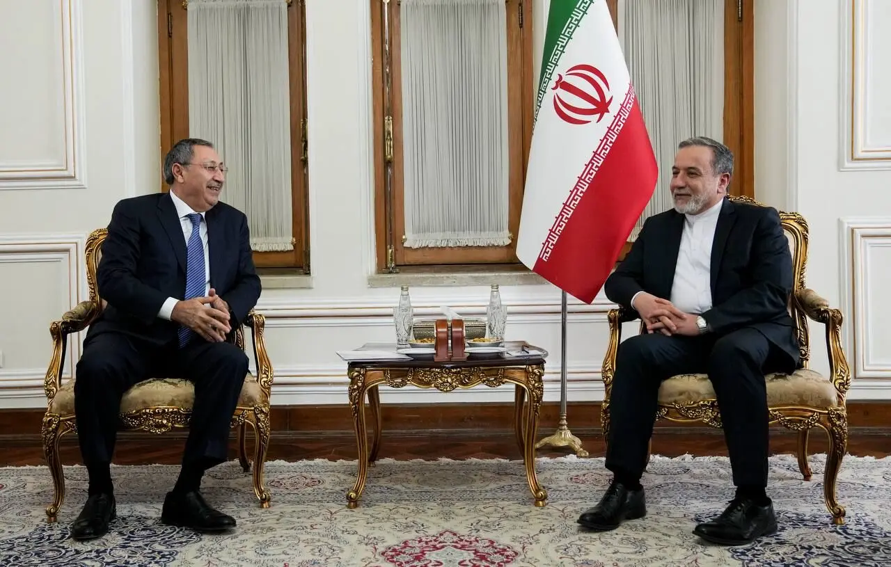 دیدار و گفتگوی دستیار ویژه رئیس‌جمهور جمهوری آذربایجان با عراقچی 

