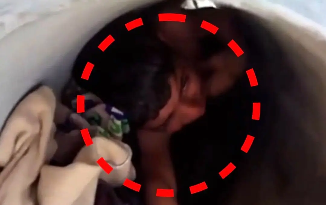 نجات کودک گیر کرده در لوله آب