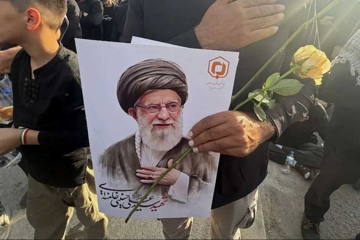 نگاهی به روایت روزنامه نیویورک تایمز از تشییع رهبر انقلاب