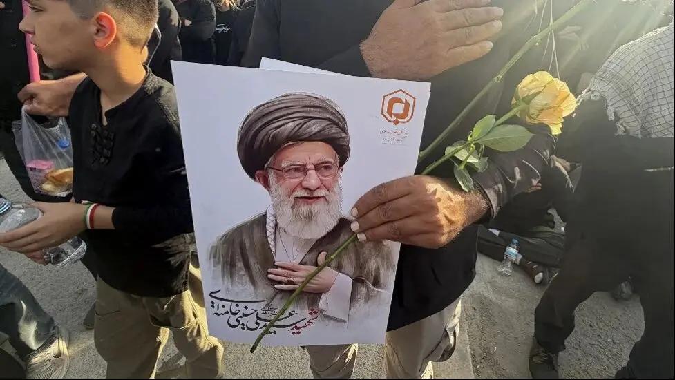 نگاهی به روایت روزنامه نیویورک تایمز از تشییع رهبر انقلاب