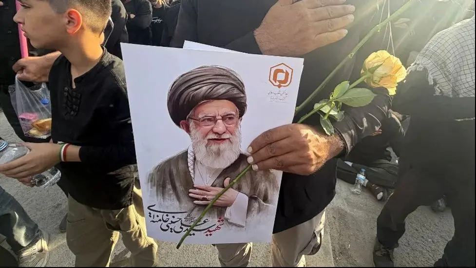 نگاهی به روایت روزنامه نیویورک تایمز از تشییع رهبر انقلاب