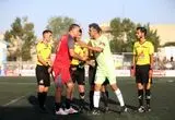 علی دایی، دست زندانی‌ها را گرفت


