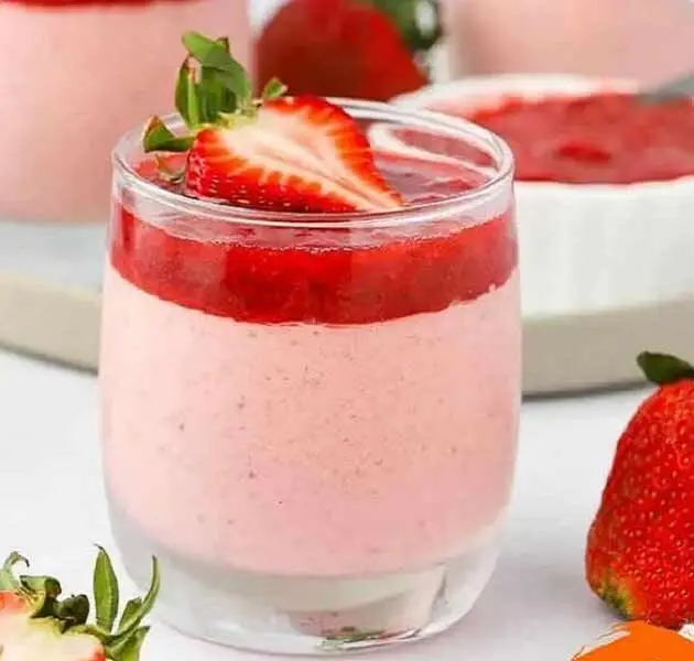 دسر پنیر و توت فرنگی؛ یک طعم جذاب و به یاد ماندنی 

